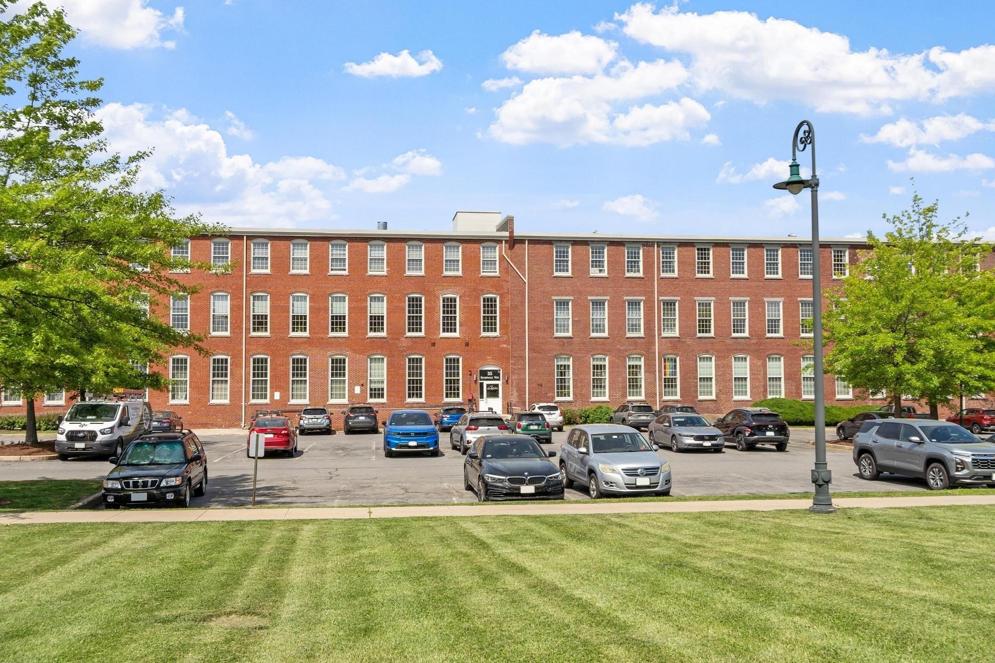 35 Riverwalk Way Unit R106, Lowell, MA 01854