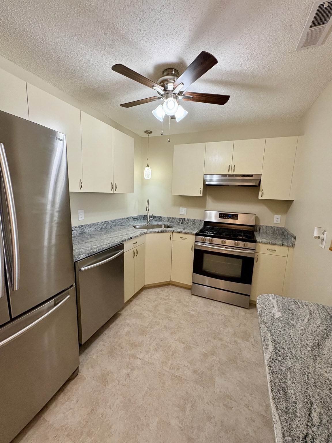 34 Newhall St Unit 212, Lowell, MA 01852