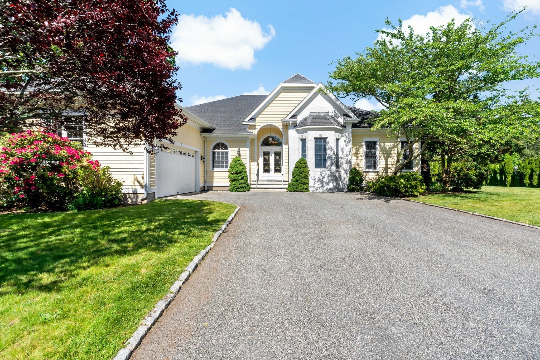 19 Azalea Dr, Dartmouth, MA 02747