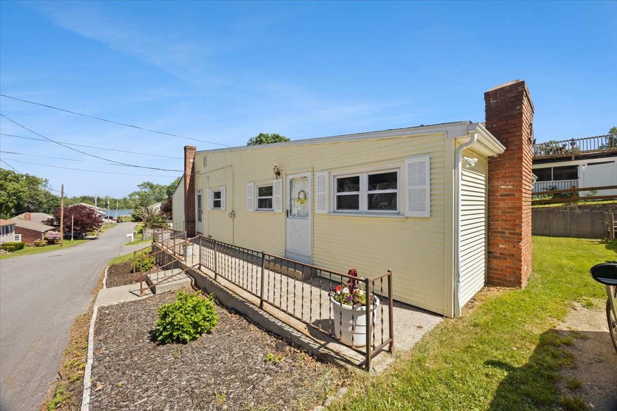 10 Lincoln Ave, Warren, RI 02885