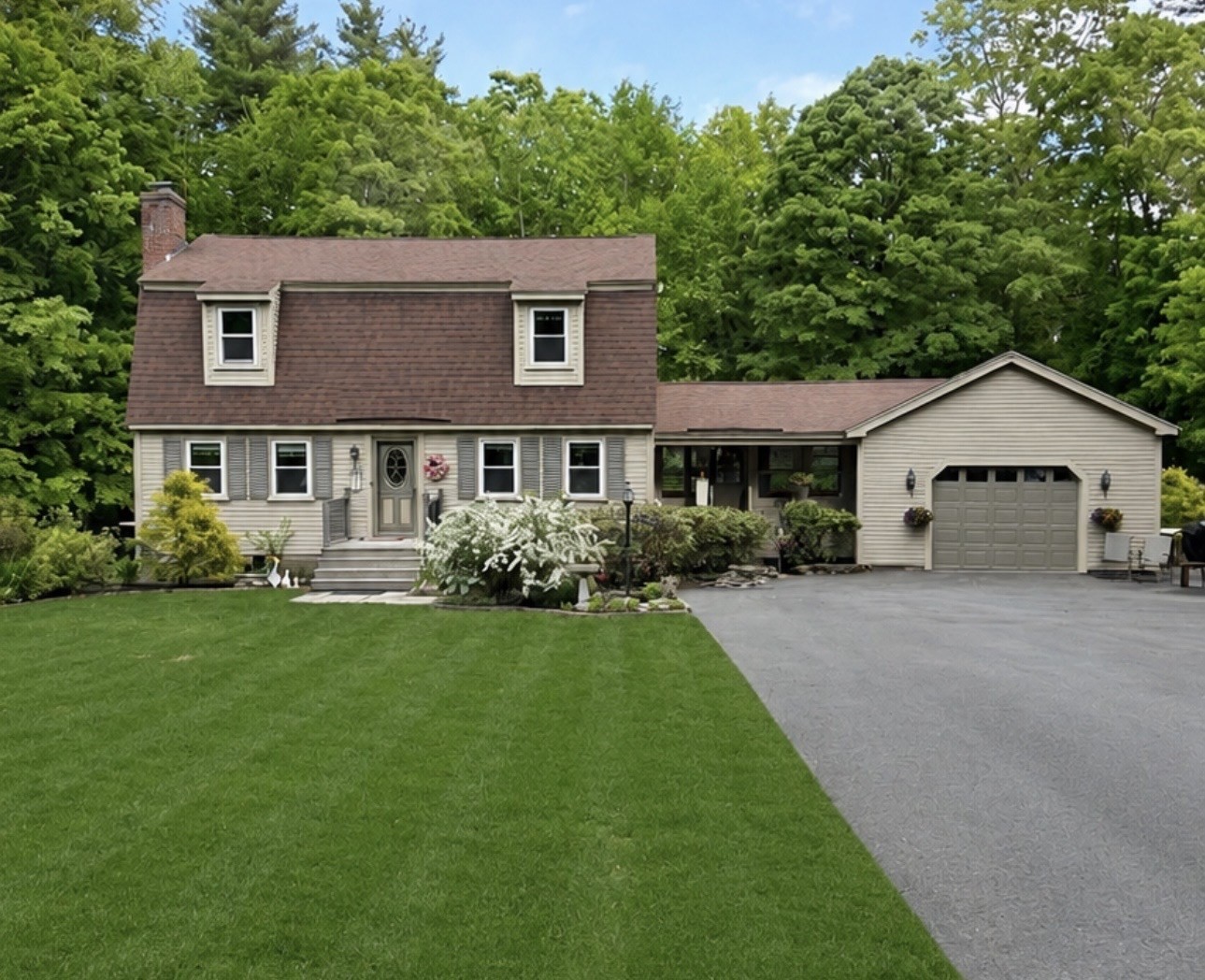 82 Wheeler St, Pepperell, MA 01463