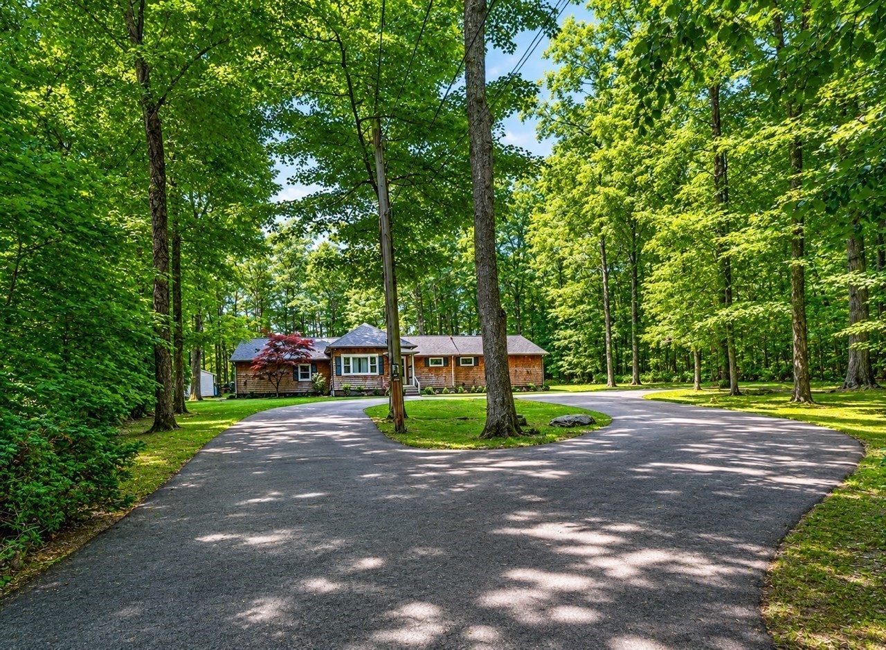 33 Lincoln St, Medway, MA 02053