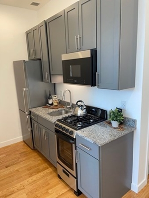 64 Market St, Apt 302