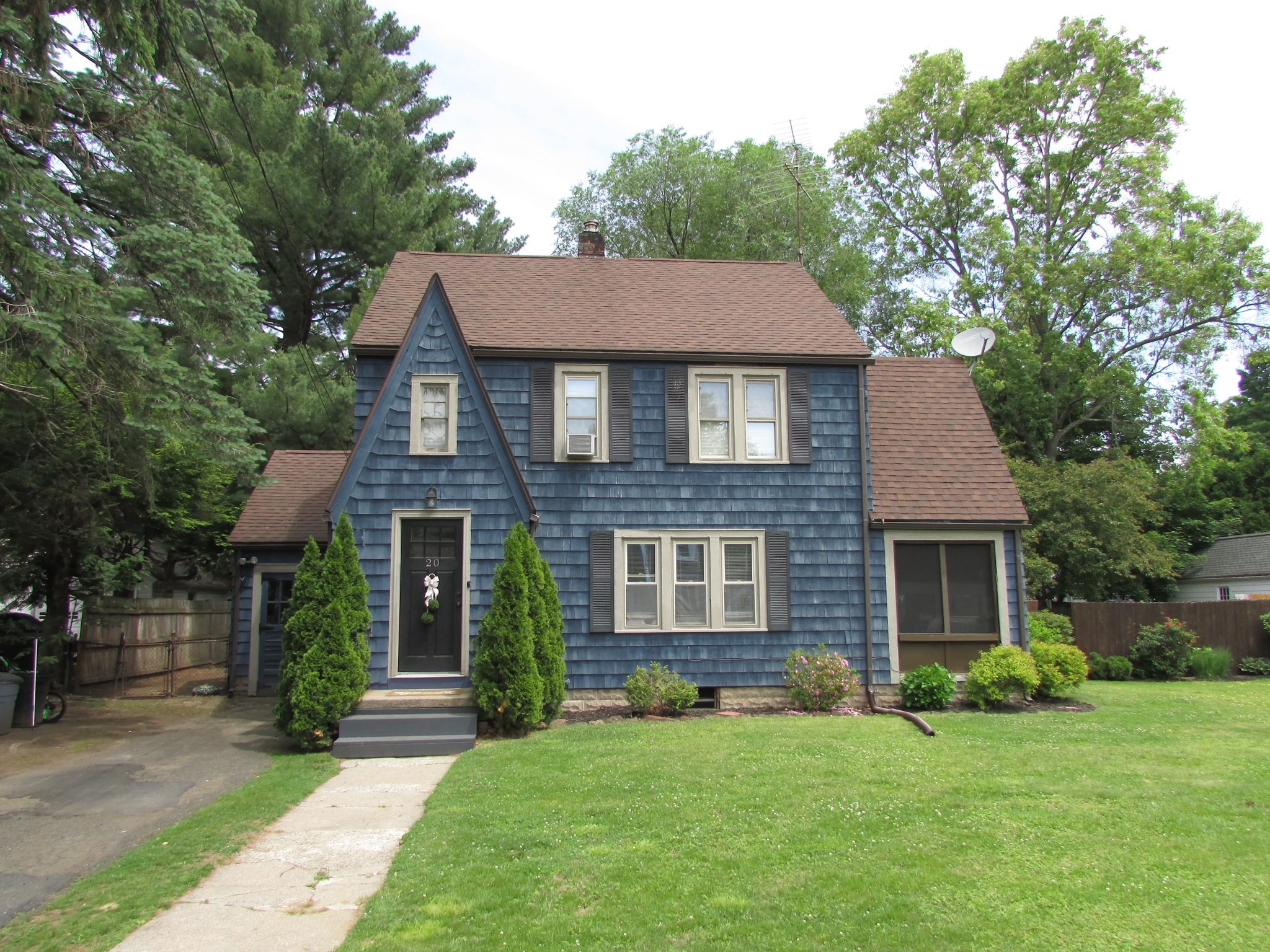 20 Fallston St, Springfield, MA 01119
