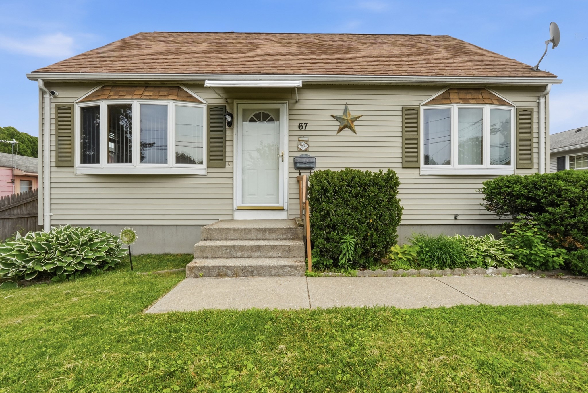 67 Wildermere St, Chicopee, MA 01020