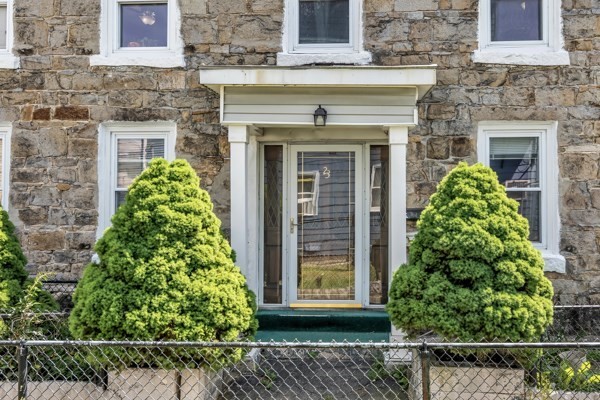 23 Ames St, Lowell, MA 01852