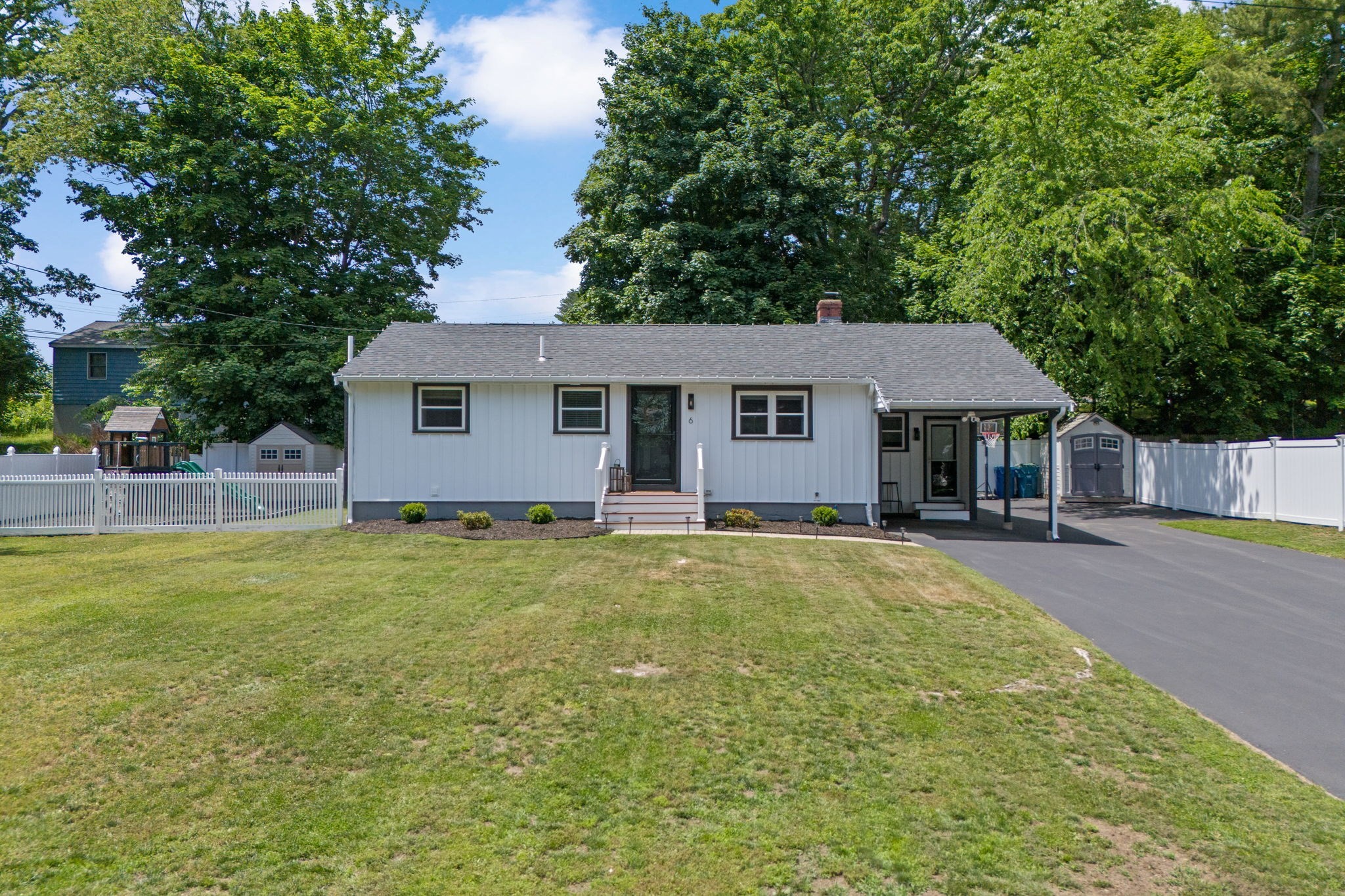6 Oakland Ave, Tewksbury, MA 01876