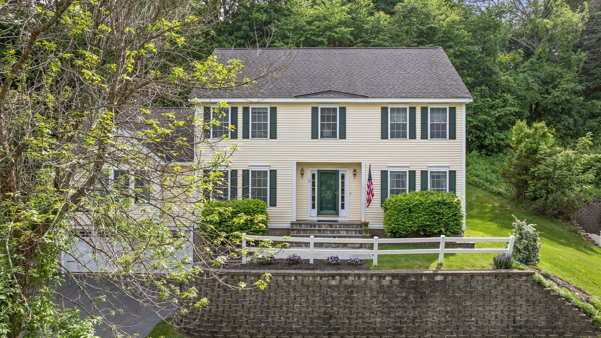 12 Olde Taverne Lane, Amesbury, MA 01913