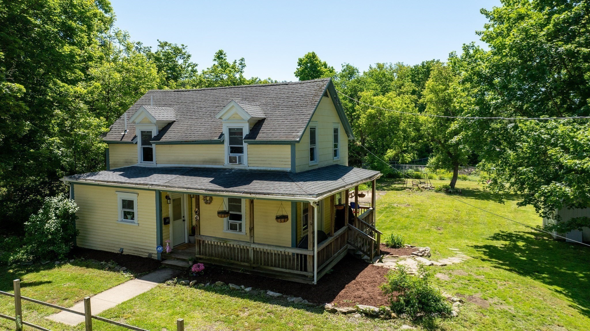 138 Charlton St, Southbridge, MA 01550