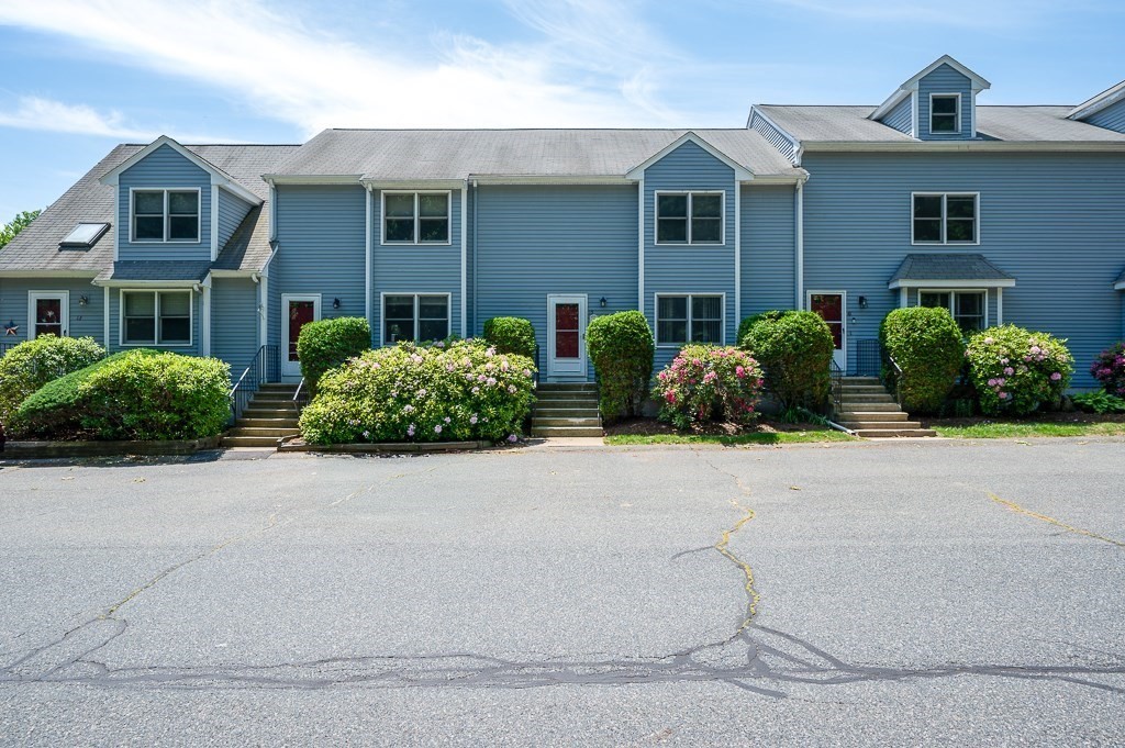 15 Pinecrest Vlg Unit 15, Hopkinton, MA 01748