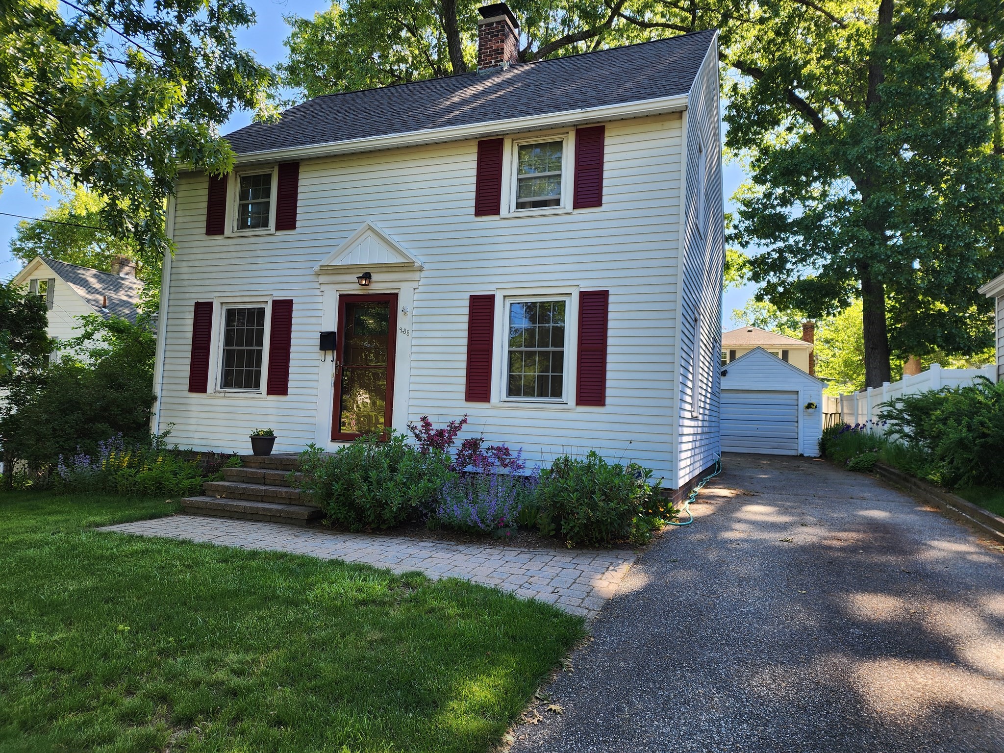 235 Chalmers St, Springfield, MA 01118