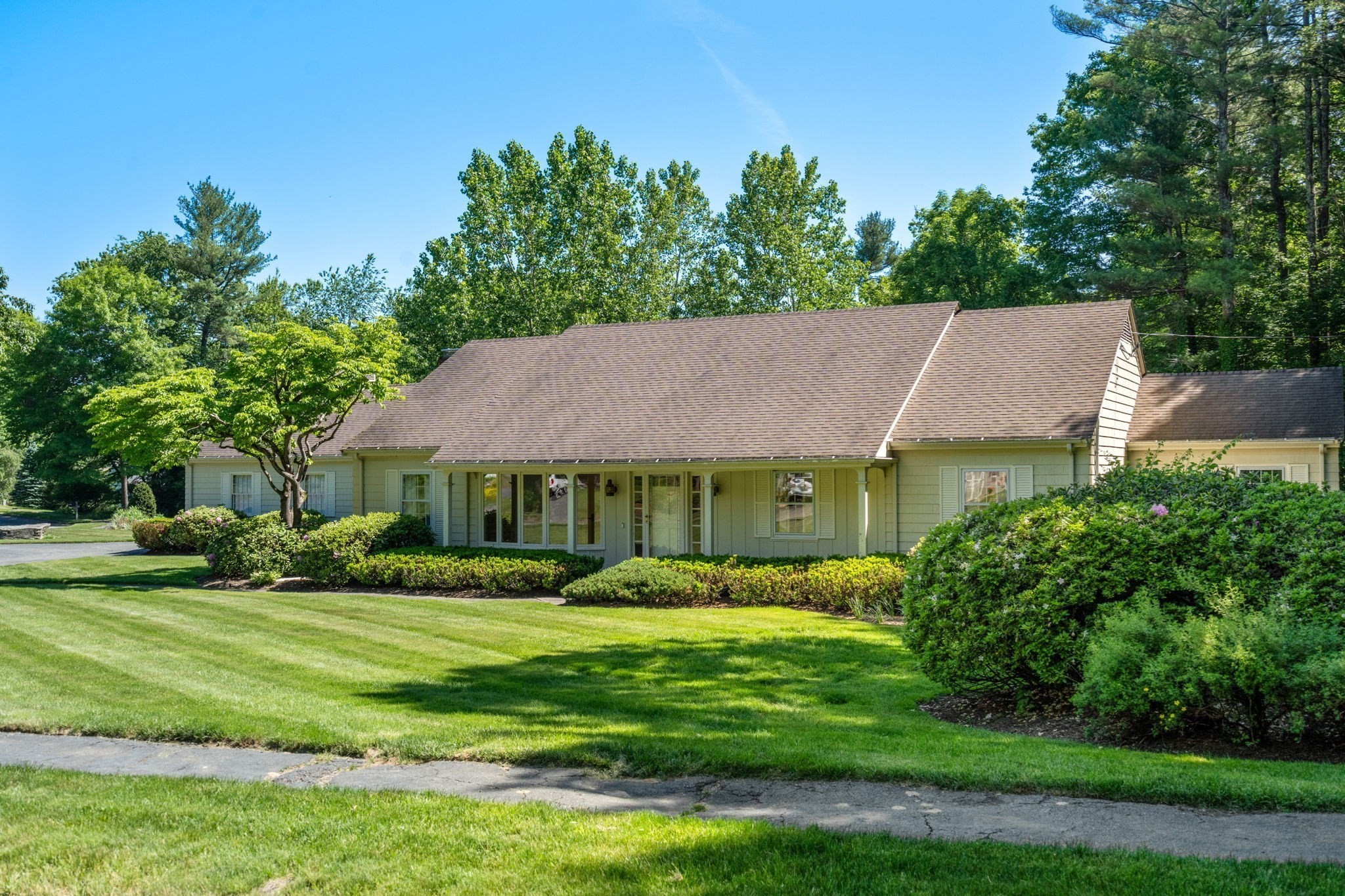 37 Driftwood Dr, Holden, MA 01520
