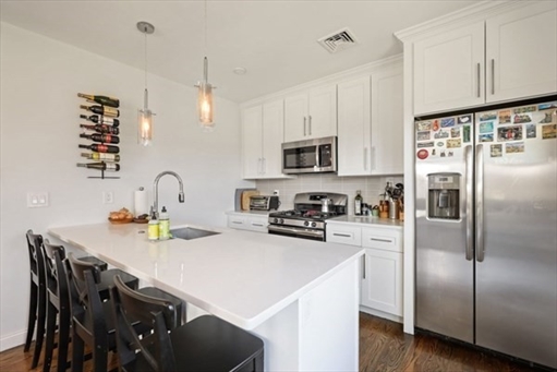 77 Torrey St, Apt 2