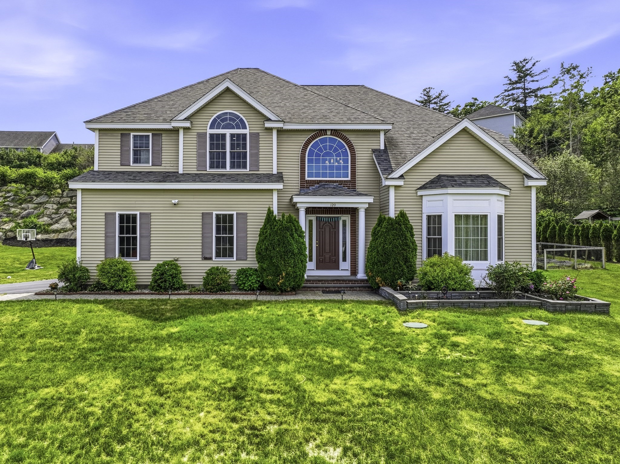 120 Mohawk Path, Holliston, MA 01746