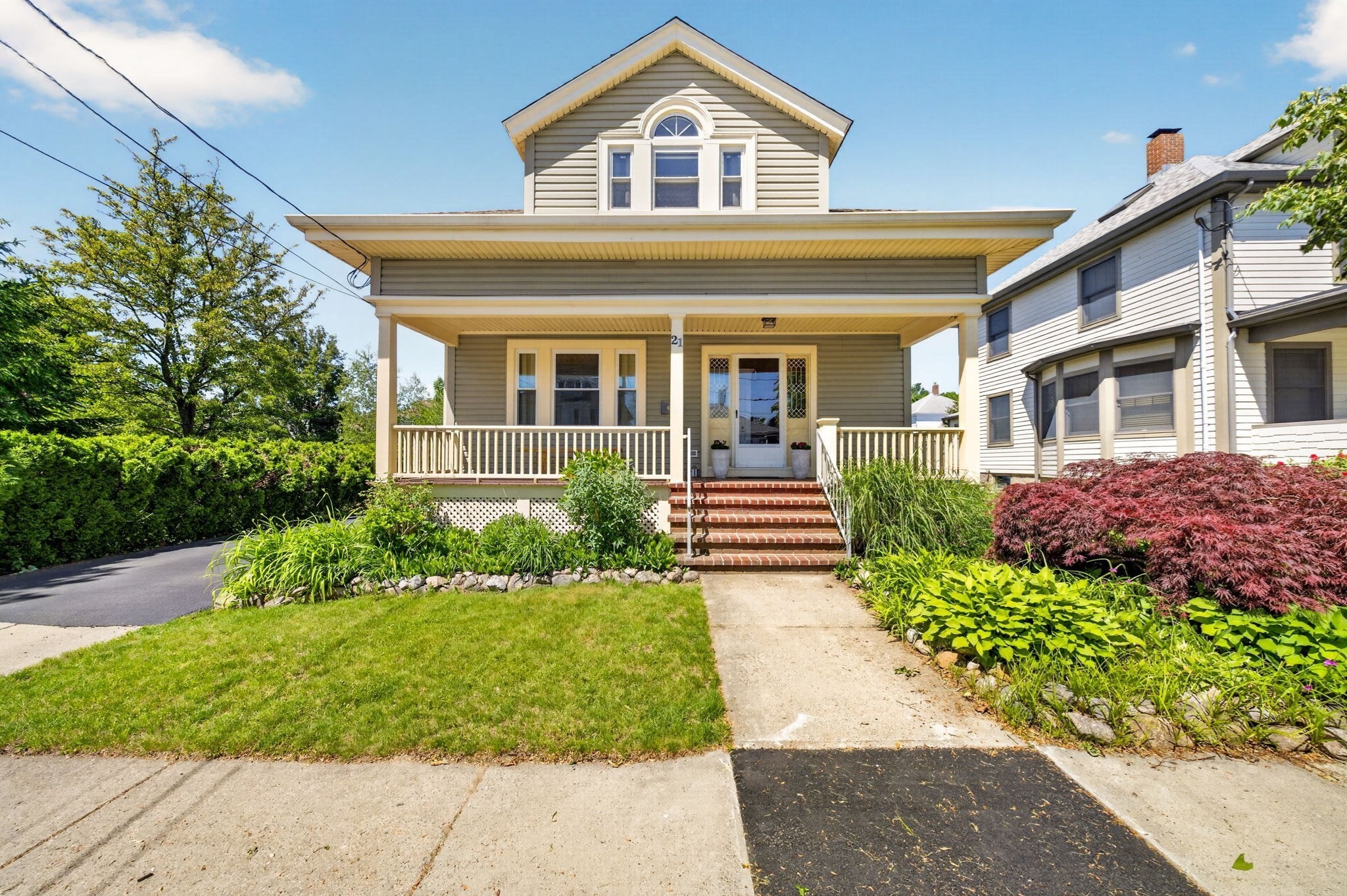 21 Buttonwood St, New Bedford, MA 02740