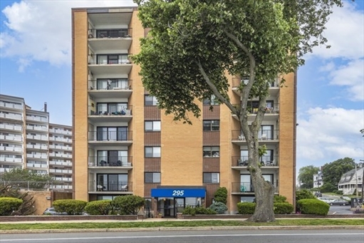 295 Lynn Shore Drive, Apt 402