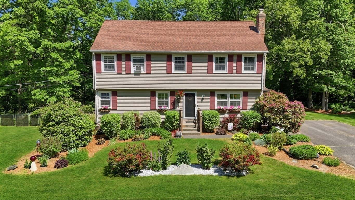 227 Acrebrook Dr, Northampton, MA 01062