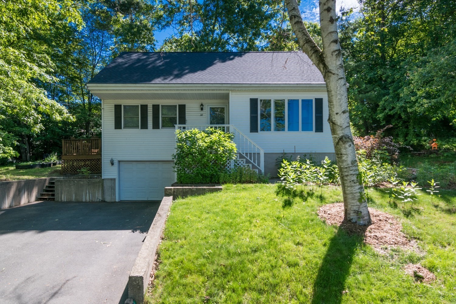 38 Donald Ave, East Longmeadow, MA 01028