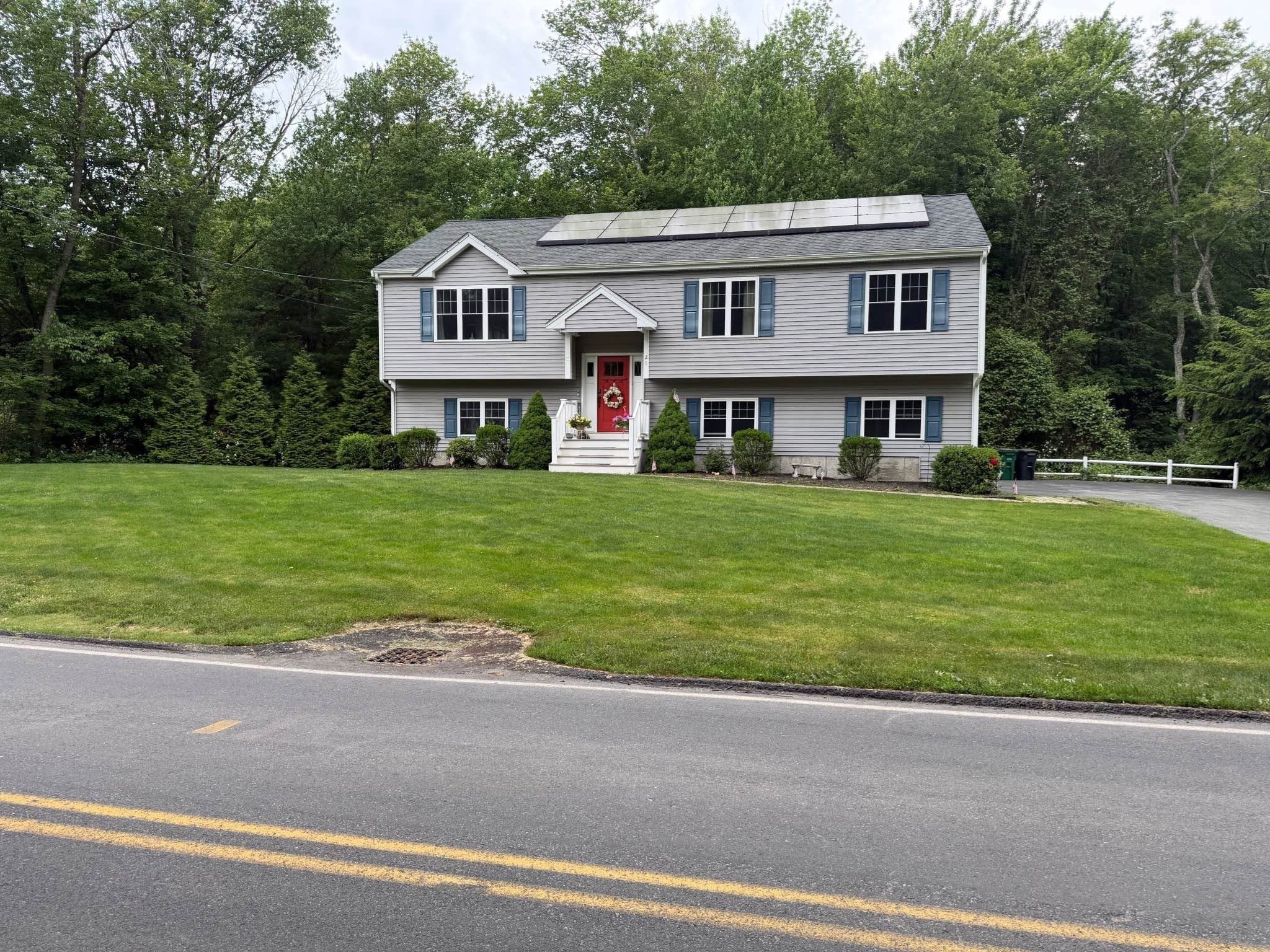 21 Forest St, Pembroke, MA 02359