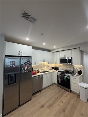 9 Everett St, Apt 3
