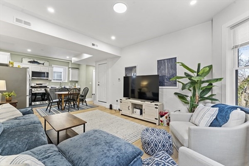 7 Oswald Street, Apt 1