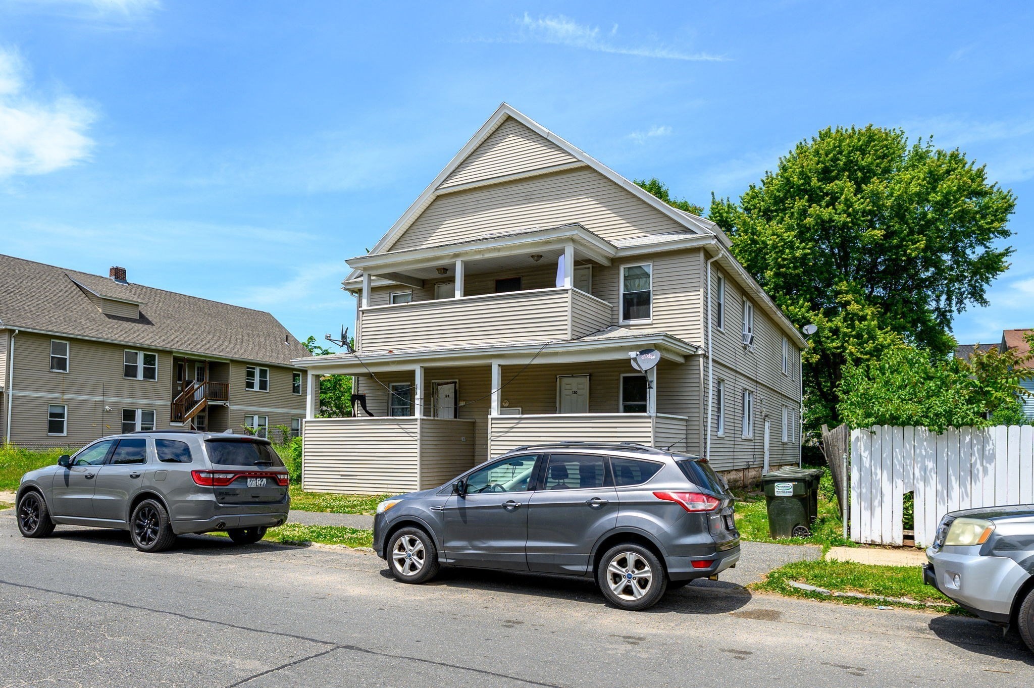 128 Kensington Ave, Springfield, MA 01108