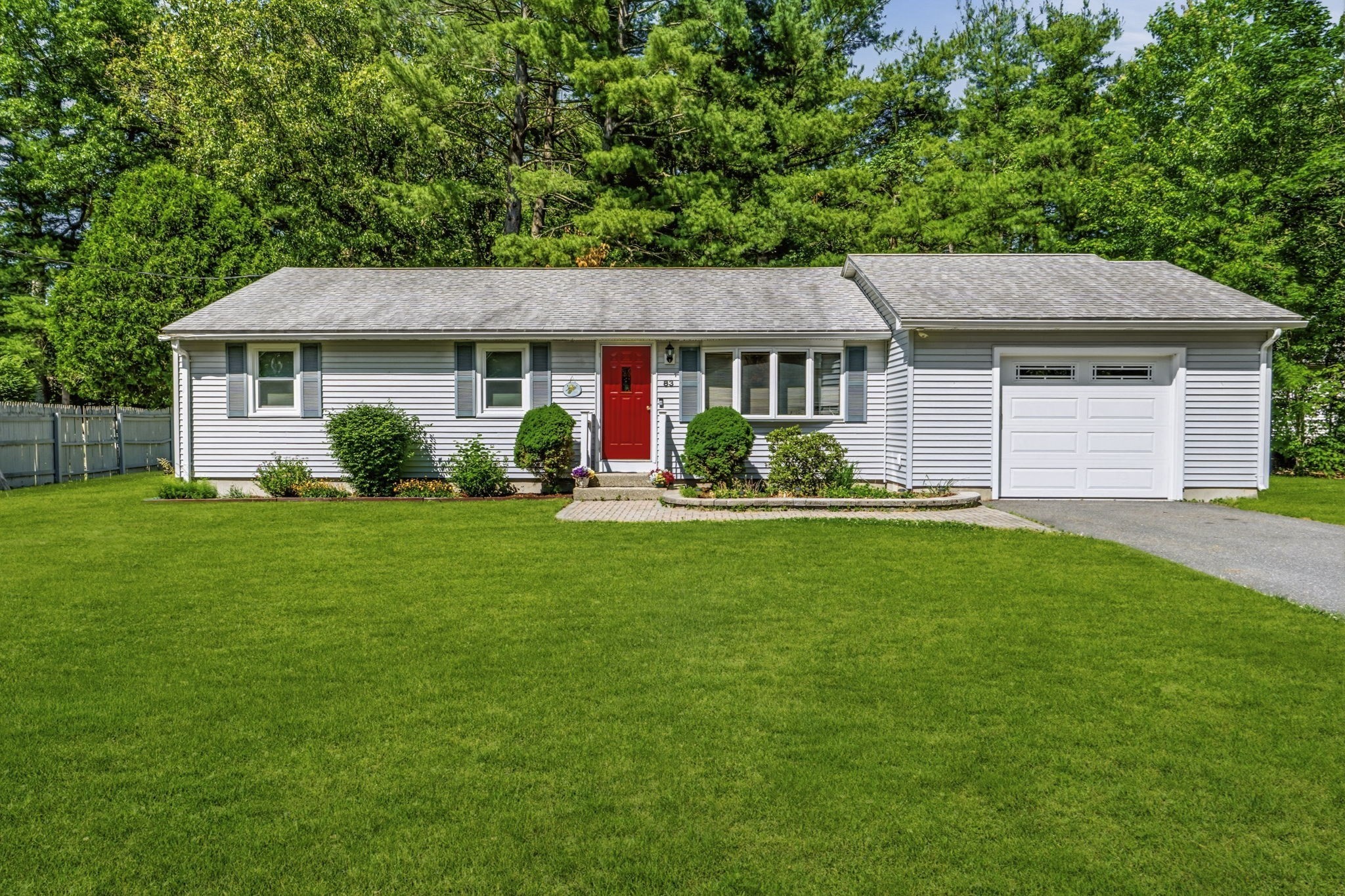 83 Strong St, Easthampton, MA 01027