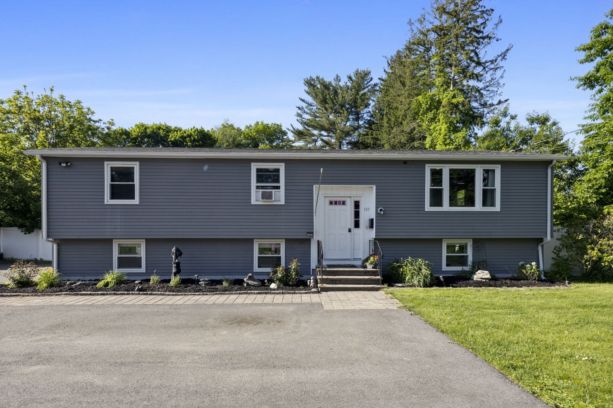 137 Holten, Danvers, MA 01923
