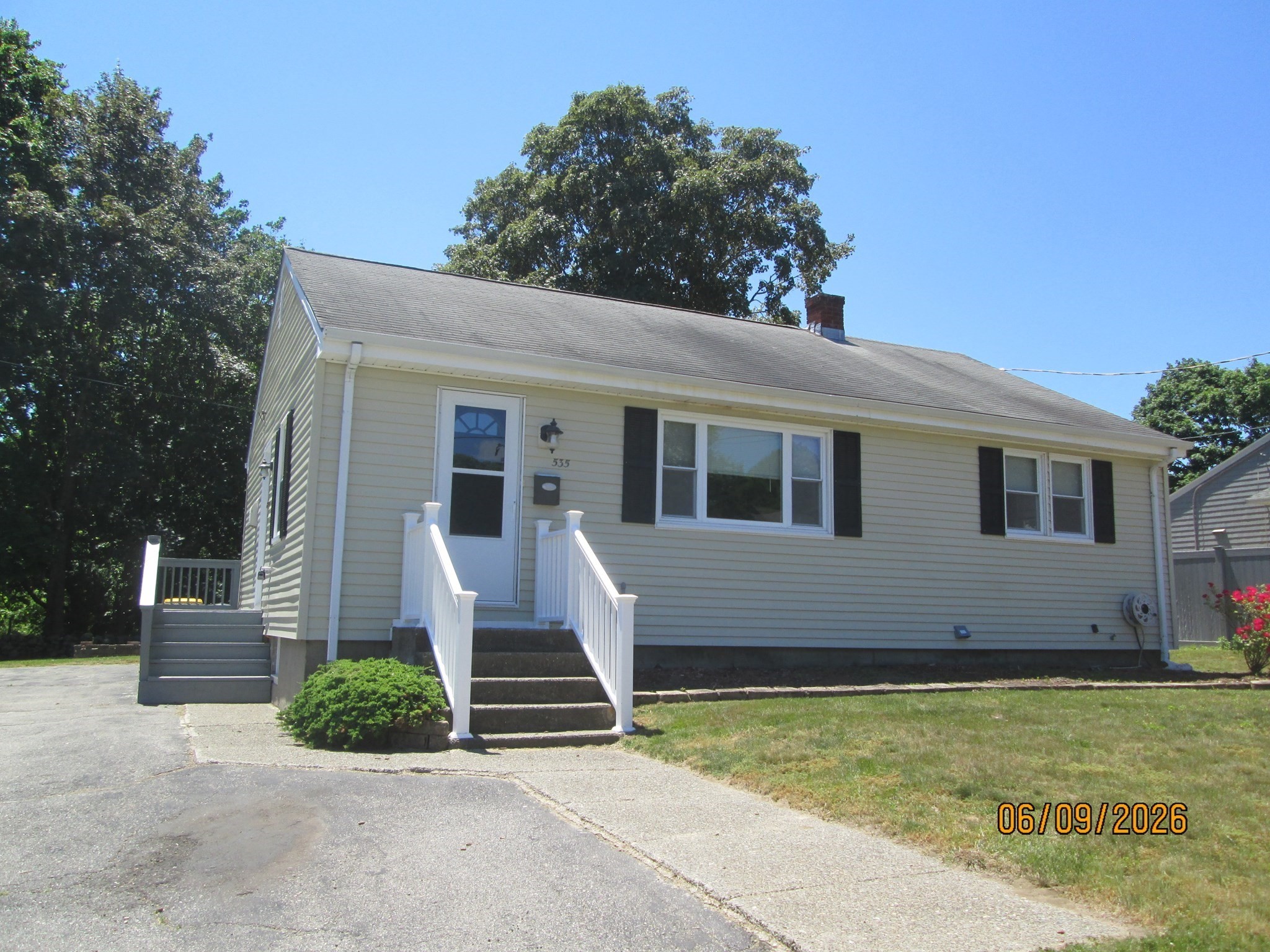 535 Shirley Ave, Somerset, MA 02725