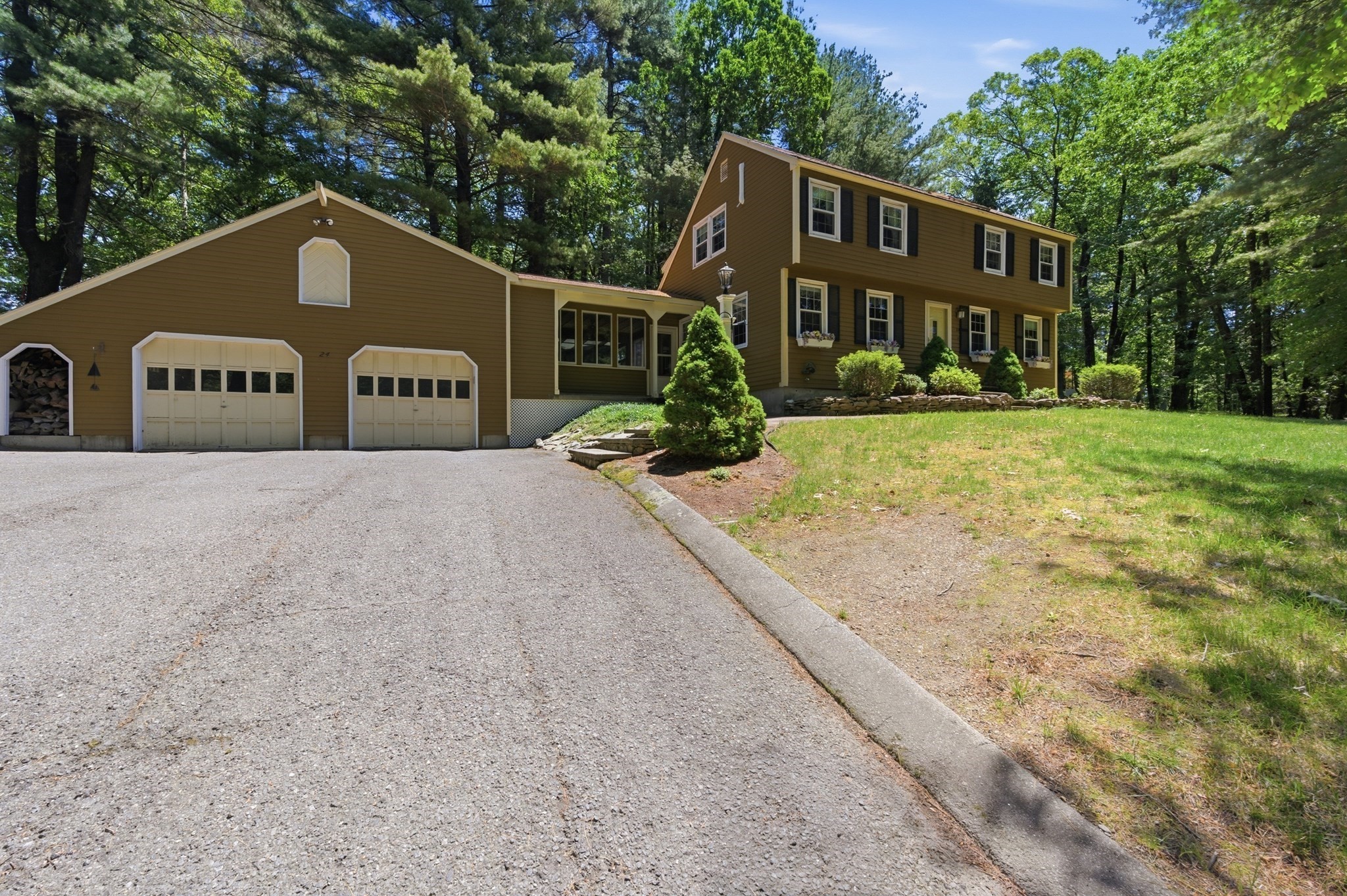 24 Novak Circle, Dracut, MA 01826