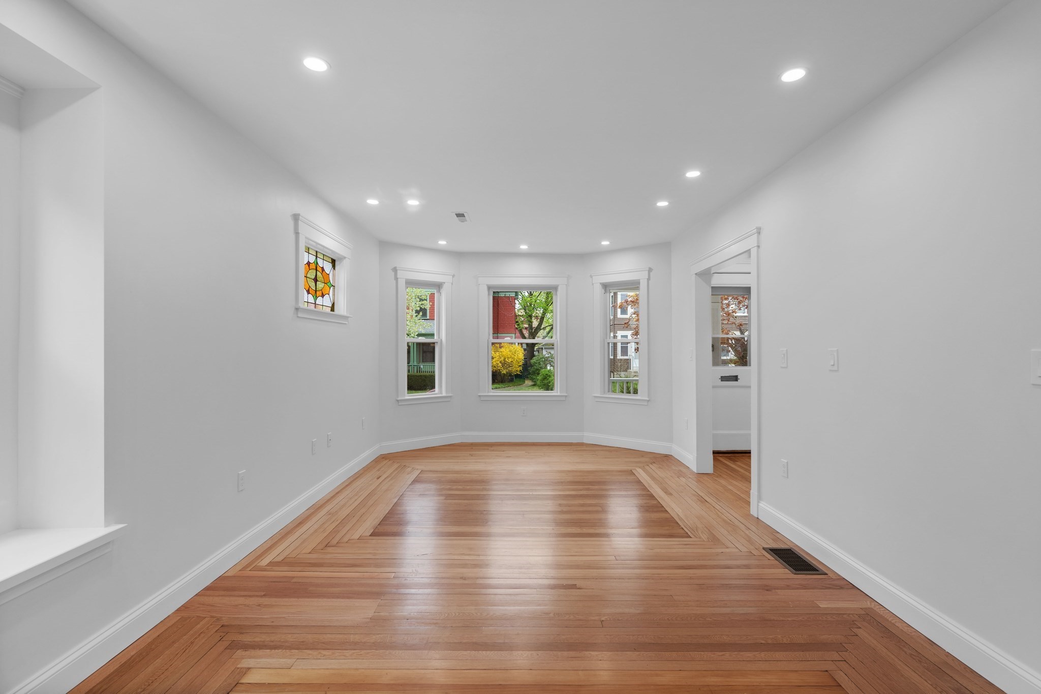 33 Farragut Ave, Medford, MA 02155 - Image 8