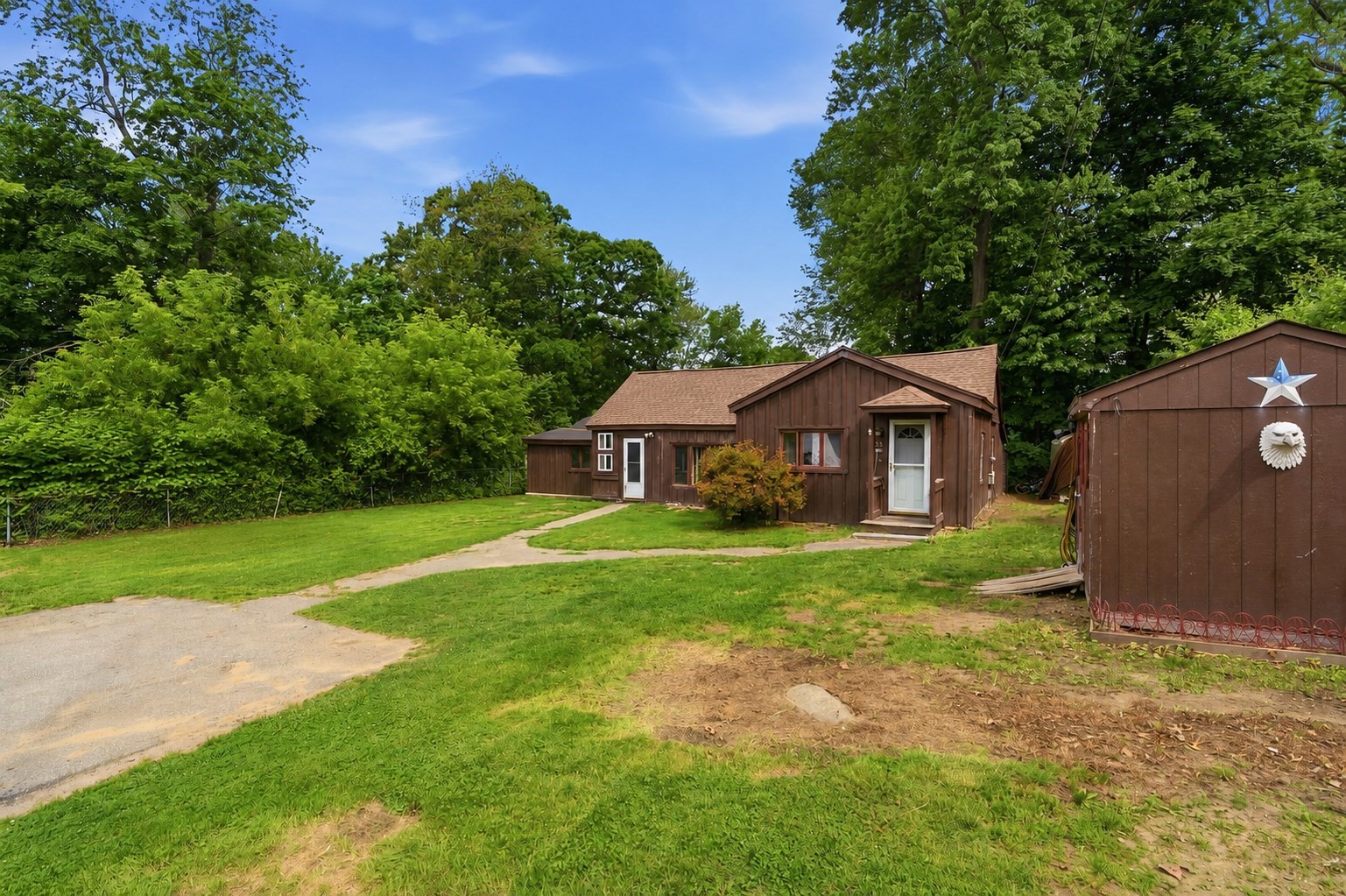 33 Huntington Ave, Methuen, MA 01844