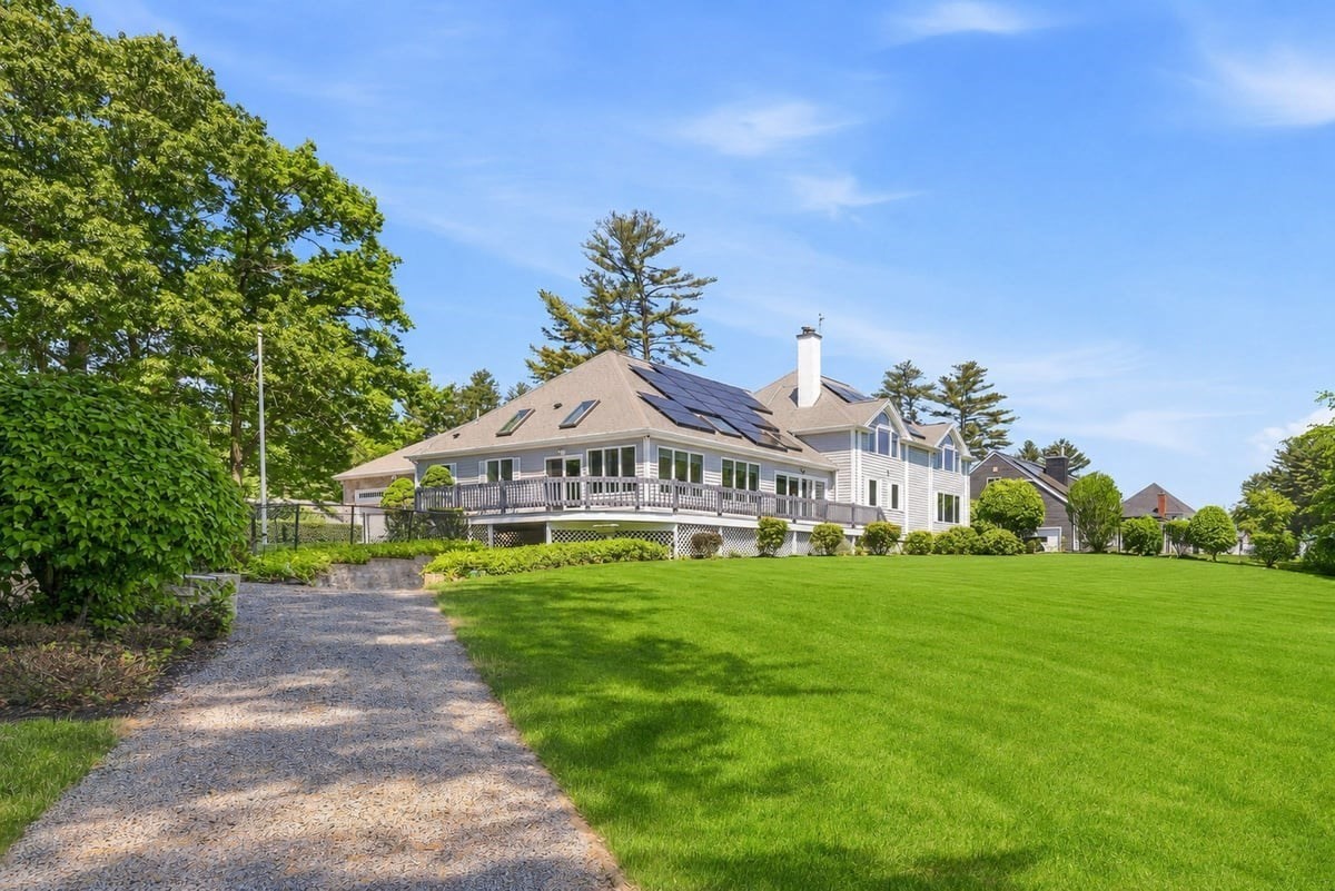 139 Fairway Dr, Halifax, MA 02338
