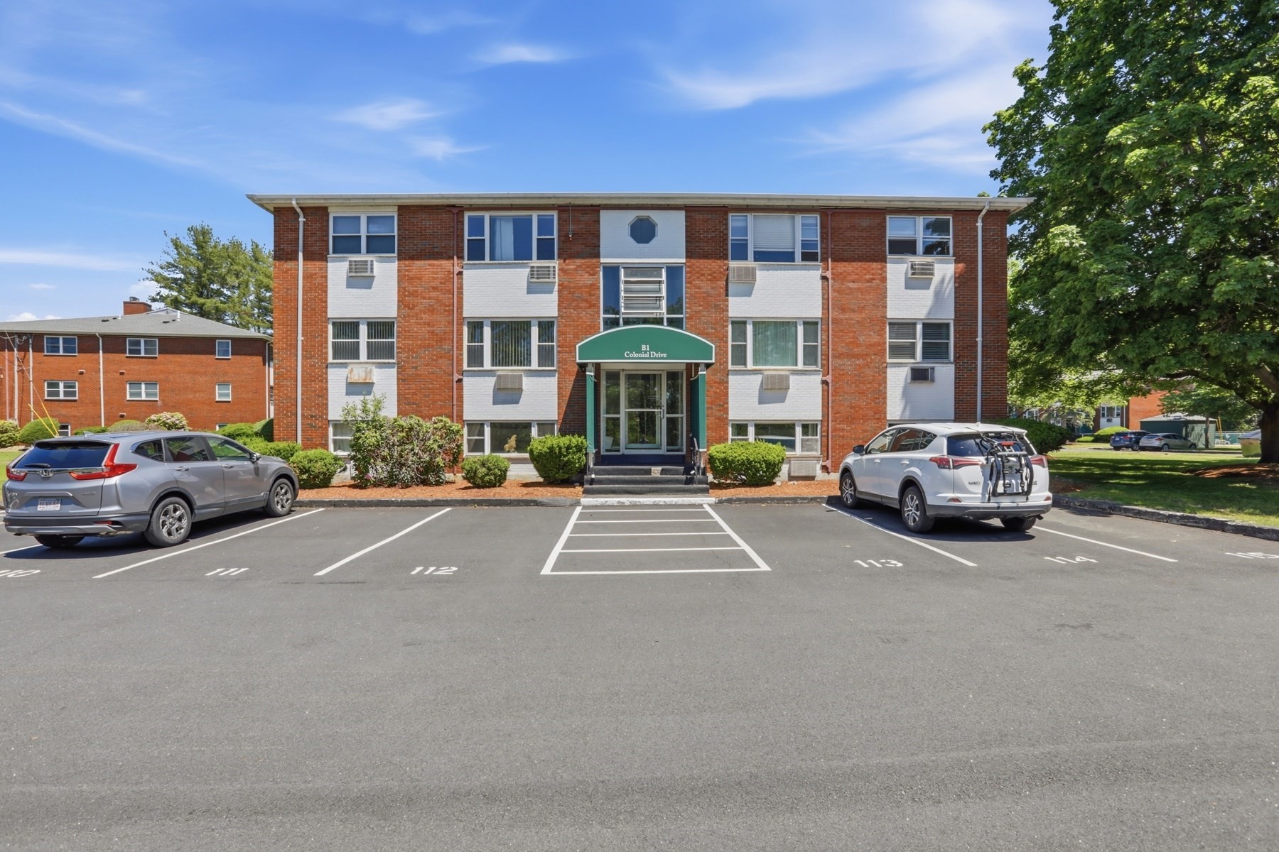 1 Colonial Dr Unit B1, Andover, MA 01845
