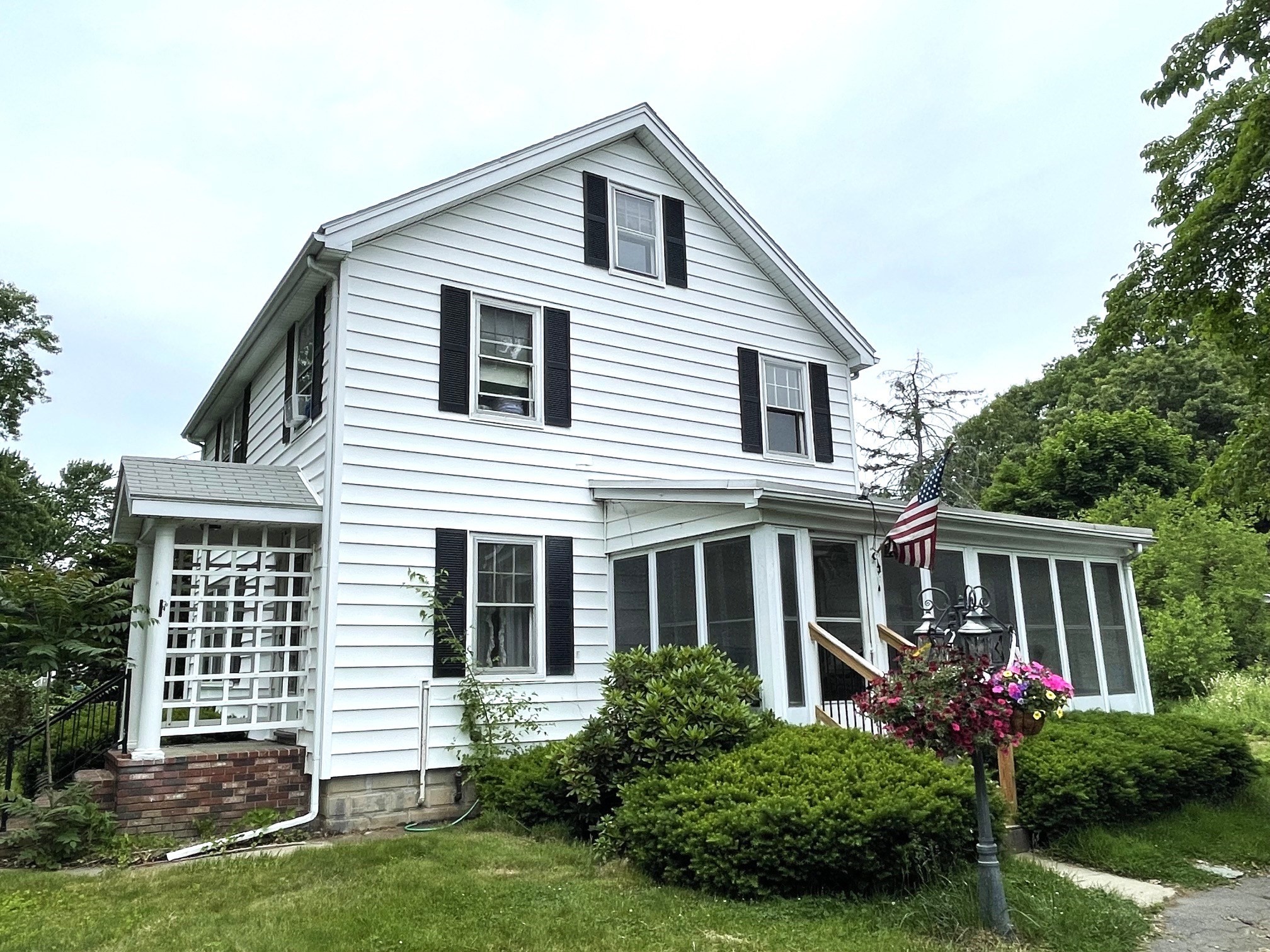 3 Lowell St, Burlington, MA 01803