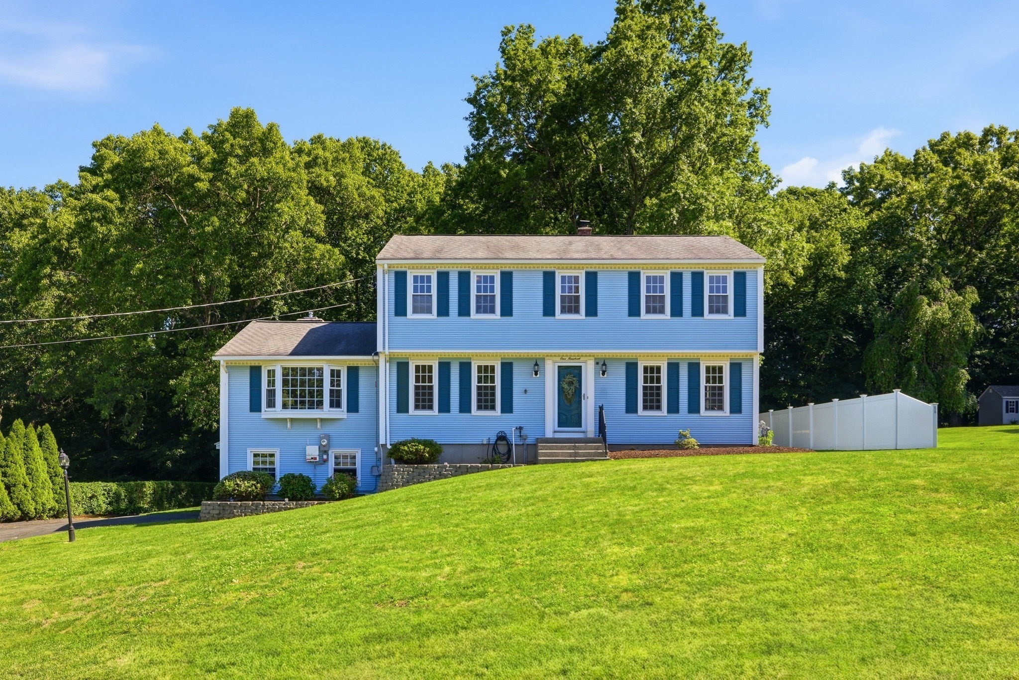 100 Beacon Hill Rd, West Springfield, MA 01089