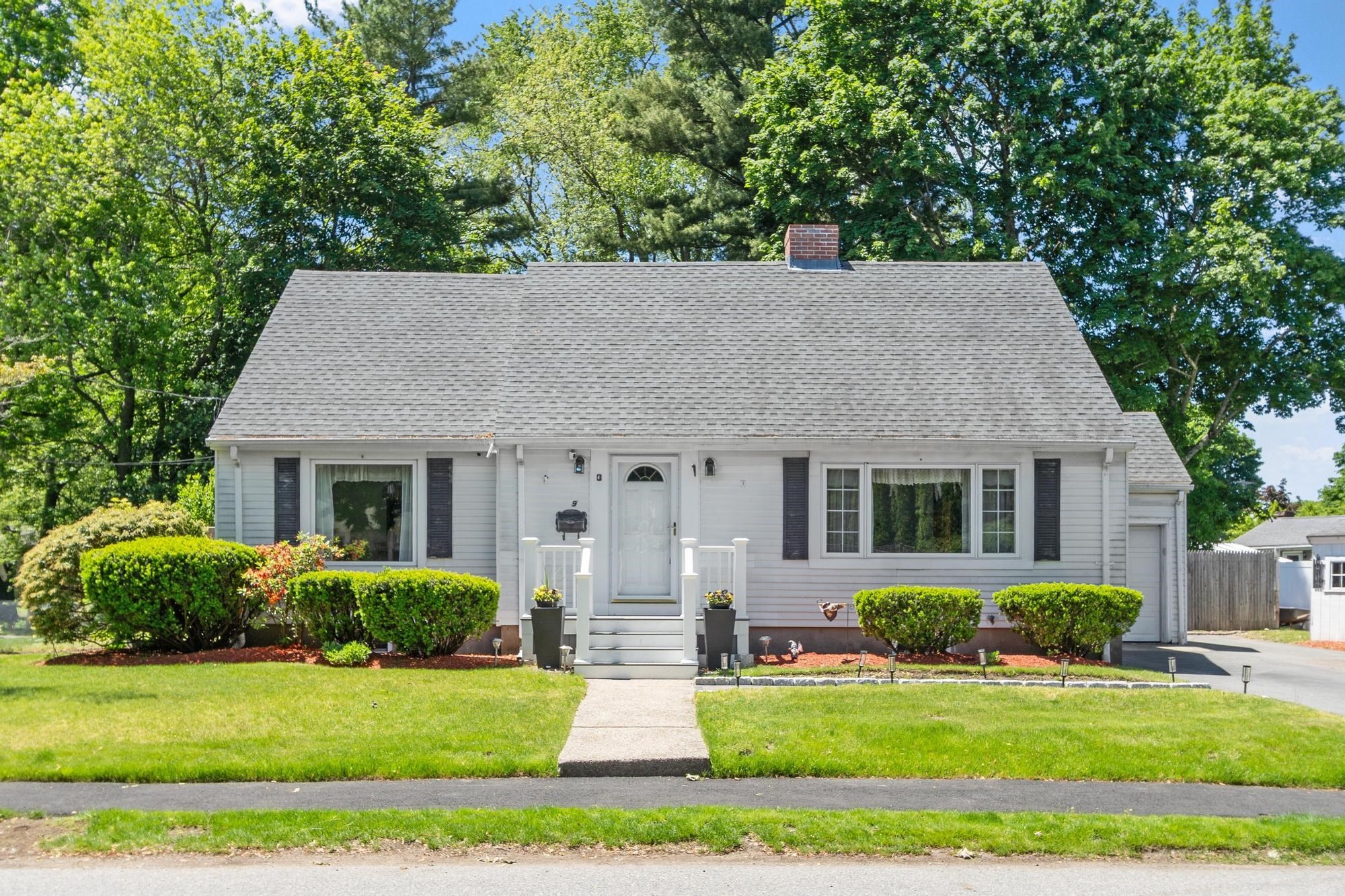 9 Oaklandvale Ave, Saugus, MA 01906