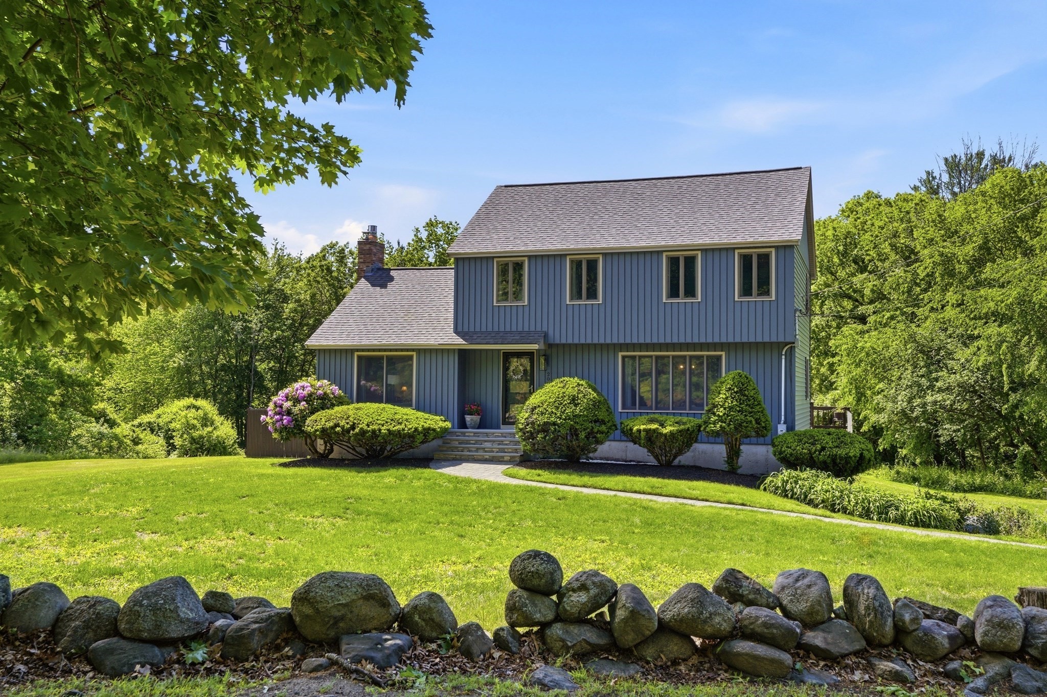 208 Chapman Rd, Tewksbury, MA 01876