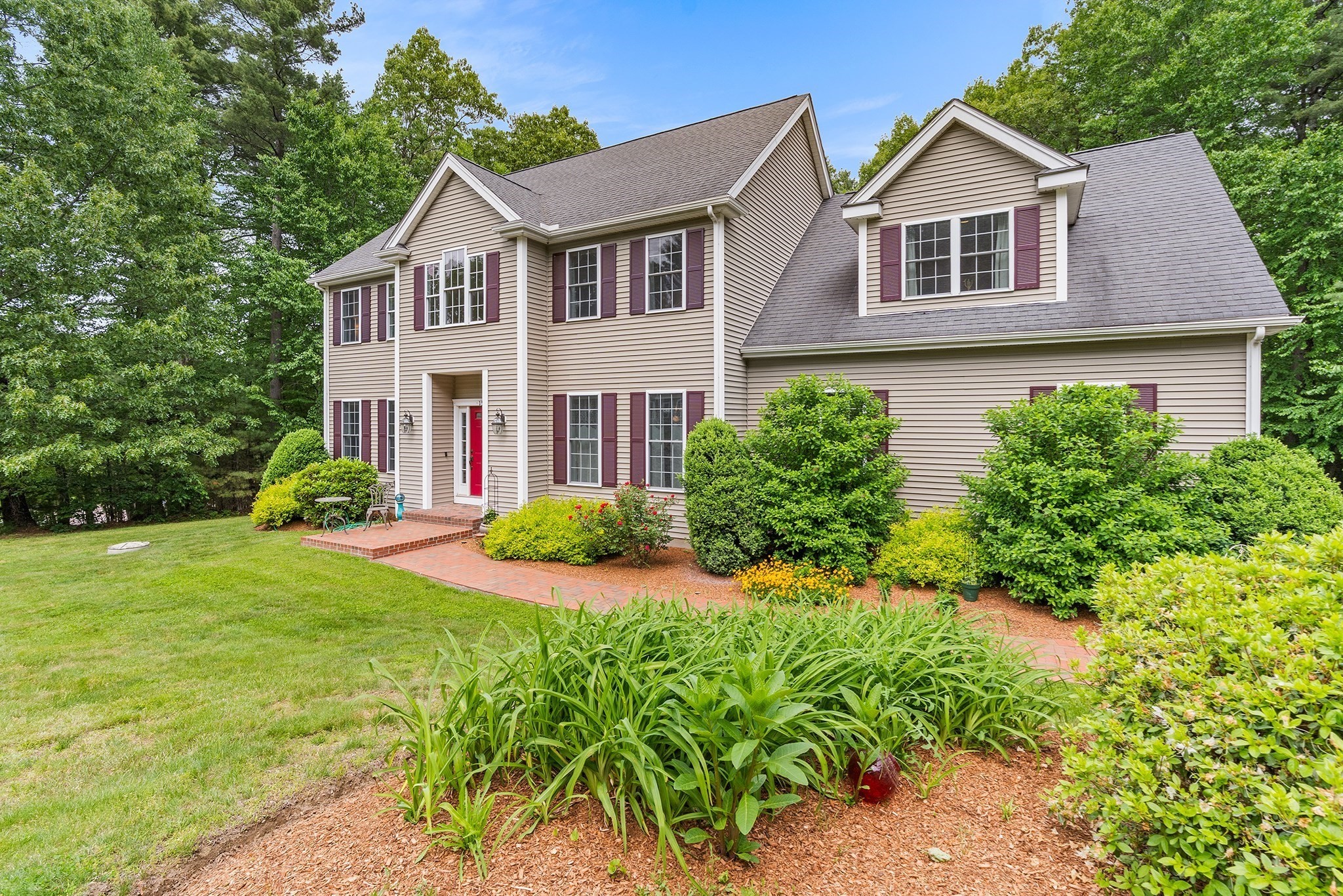 15 Gervais Way, Uxbridge, MA 01569