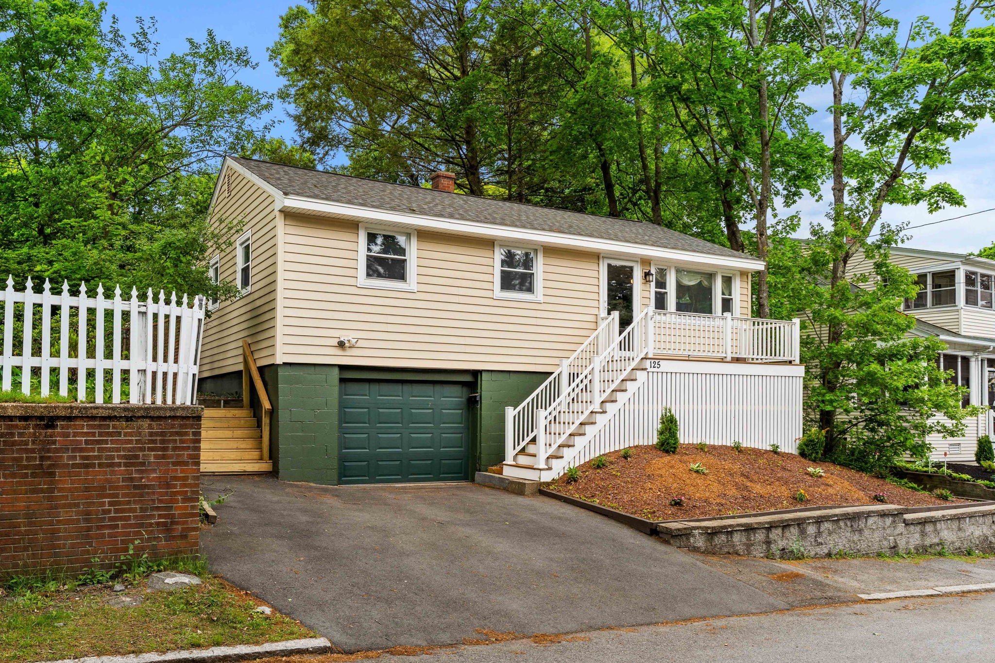 125 Hoyt Ave, Lowell, MA 01852
