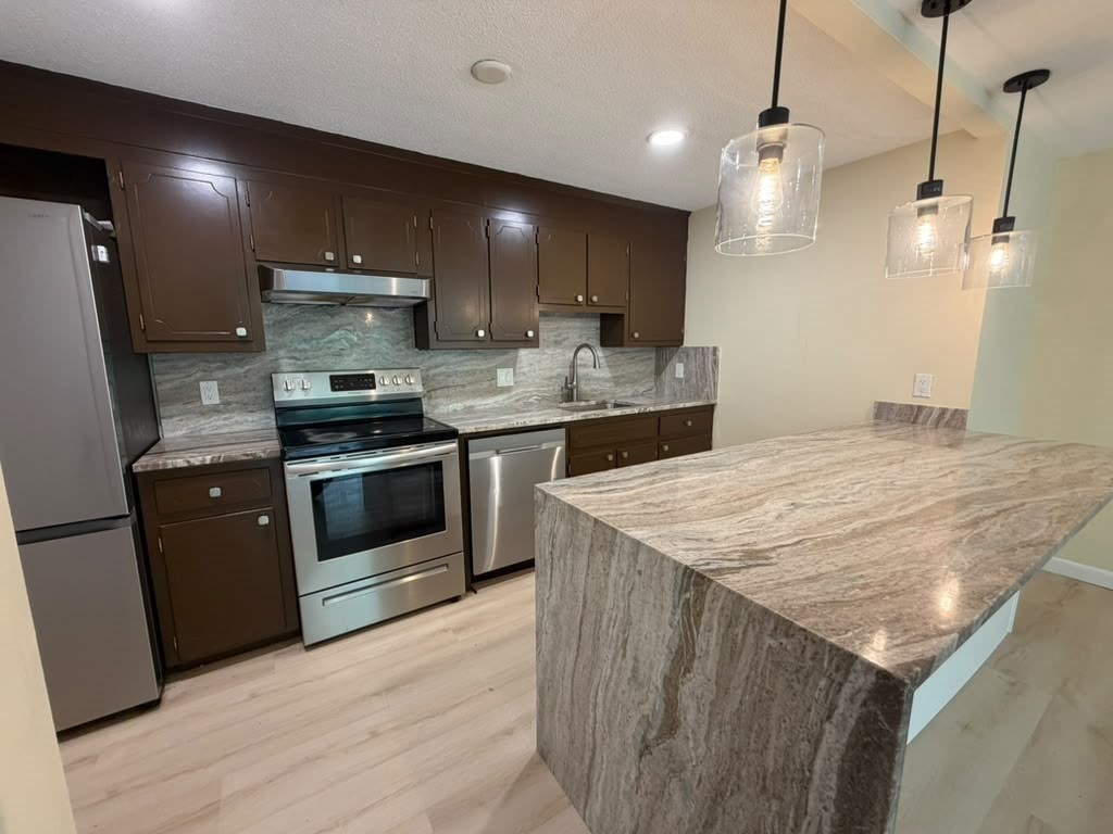 12 Hallmark Gardens Unit 7, Burlington, MA 01803 - Image 3