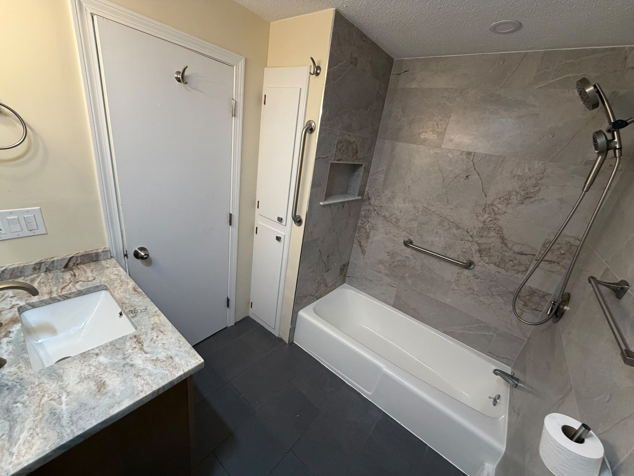 12 Hallmark Gardens Unit 7, Burlington, MA 01803 - Image 4