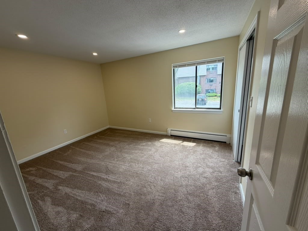 12 Hallmark Gardens Unit 7, Burlington, MA 01803 - Image 9