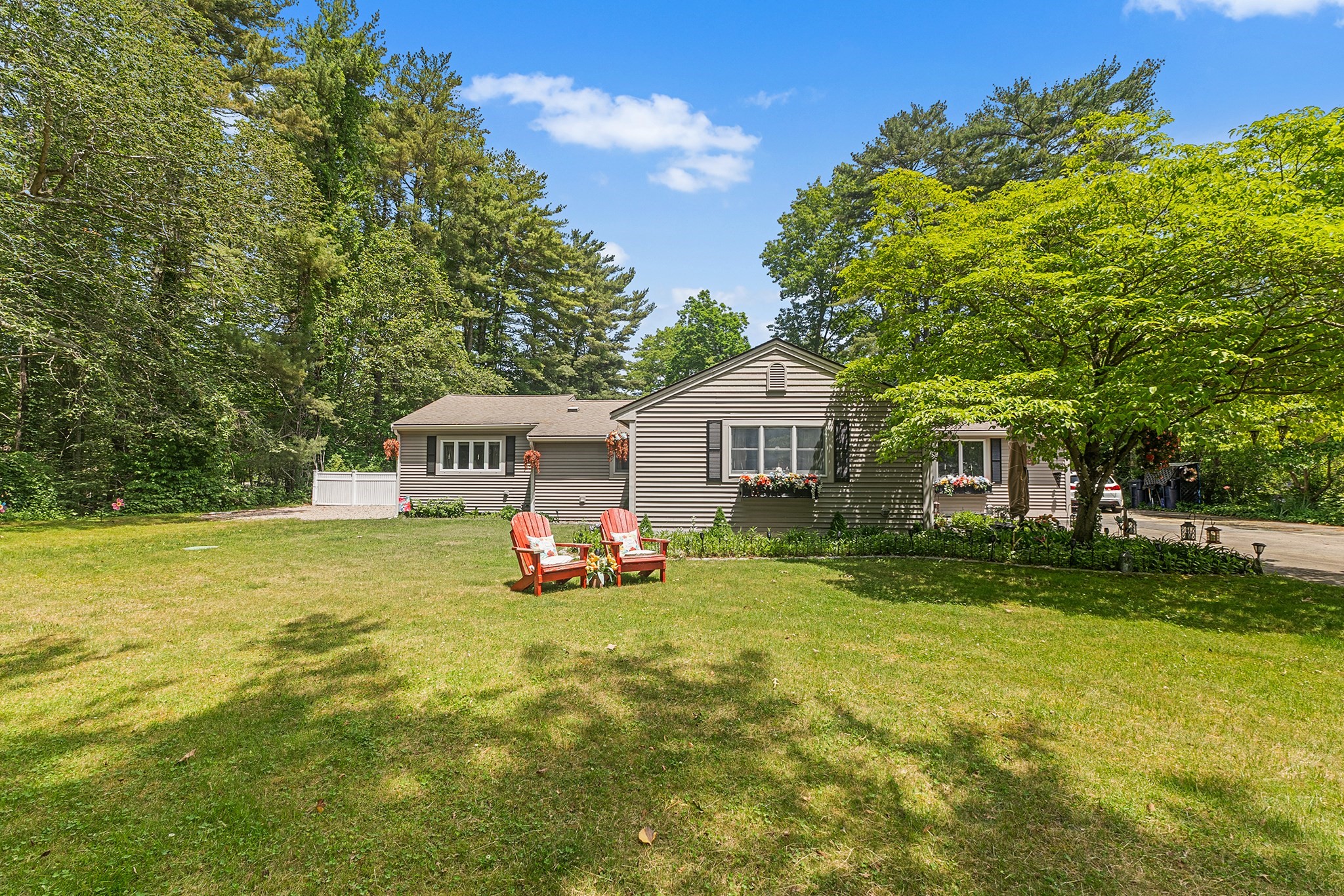 23 Paradise Ln, Halifax, MA 02338