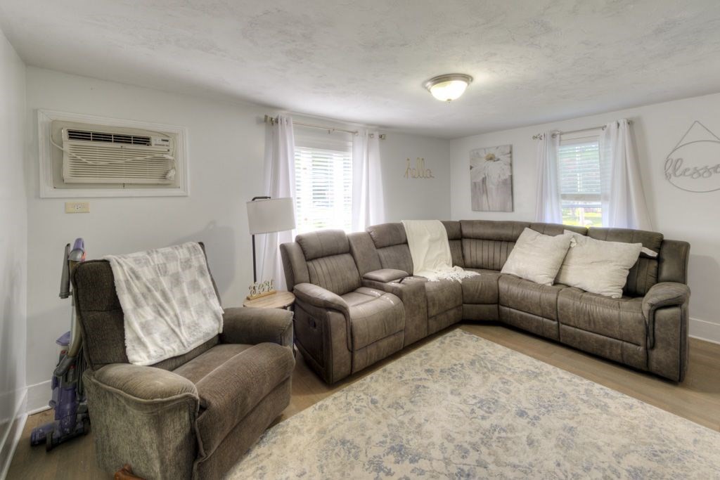 57 Charlton St, Leicester, MA 01542 - Image 8