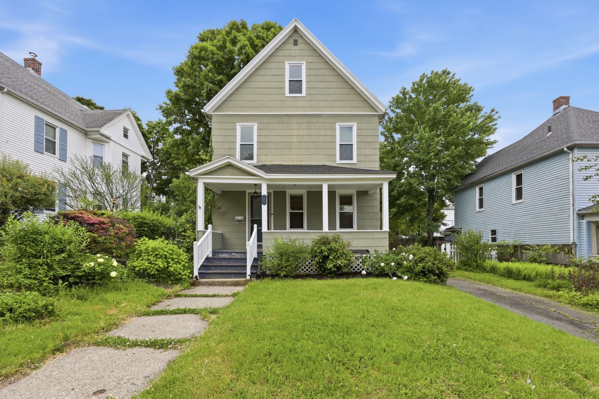 70 Sycamore St, Holyoke, MA 01040