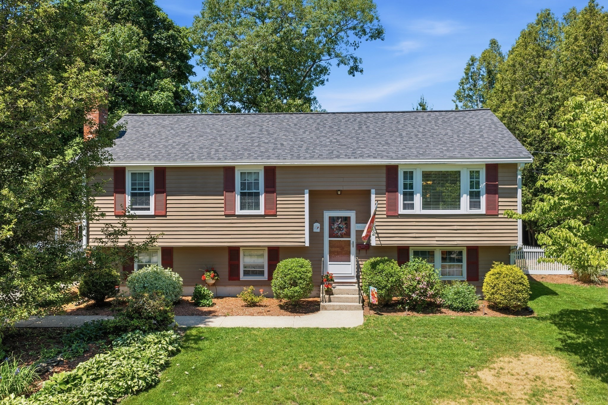 22 Lindale Ave, Weymouth, MA 02191