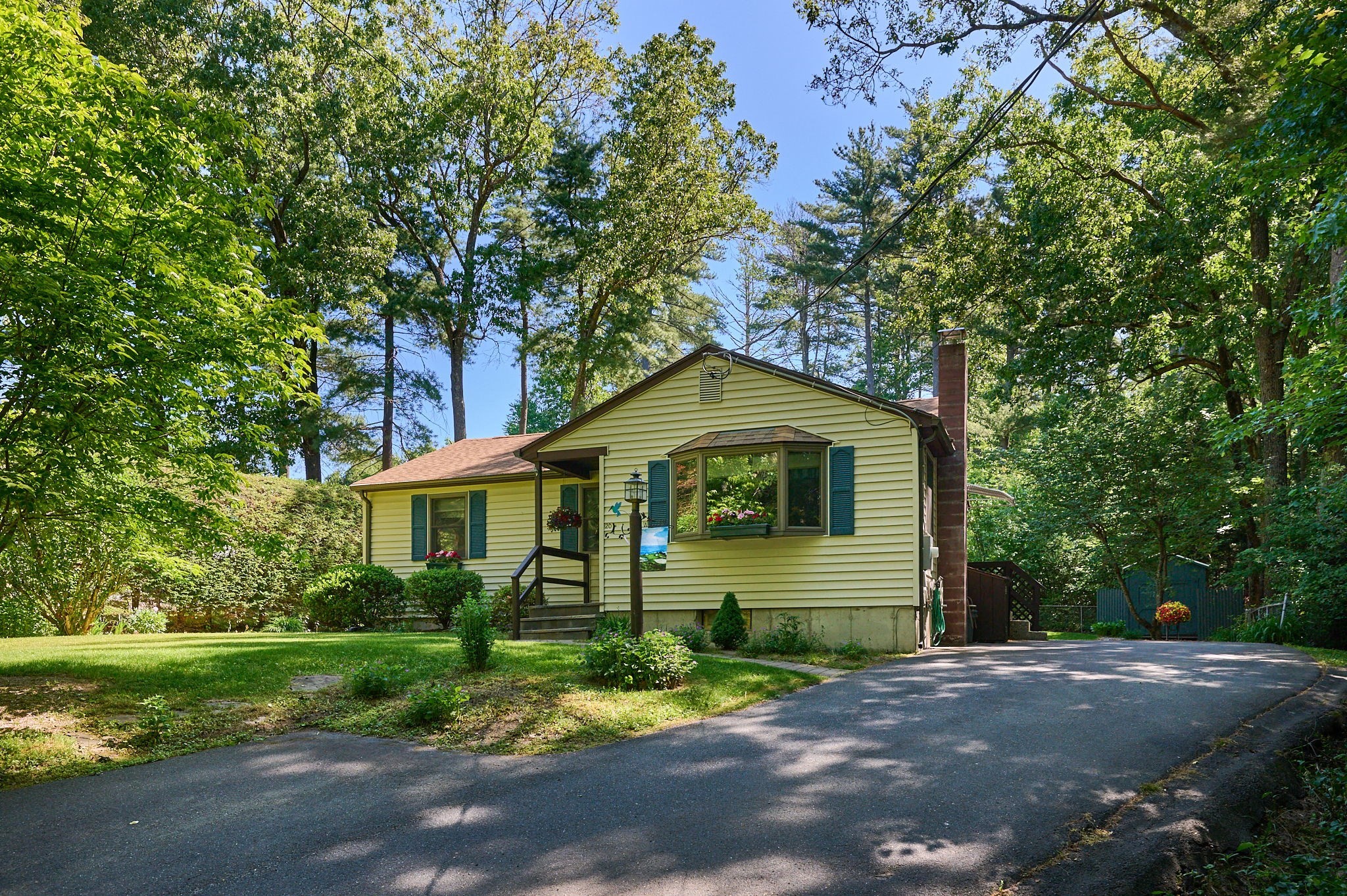 20 Cook Rd, Easthampton, MA 01027