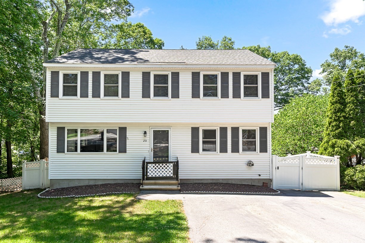 20 Hillcrest Ave, Dracut, MA 01826