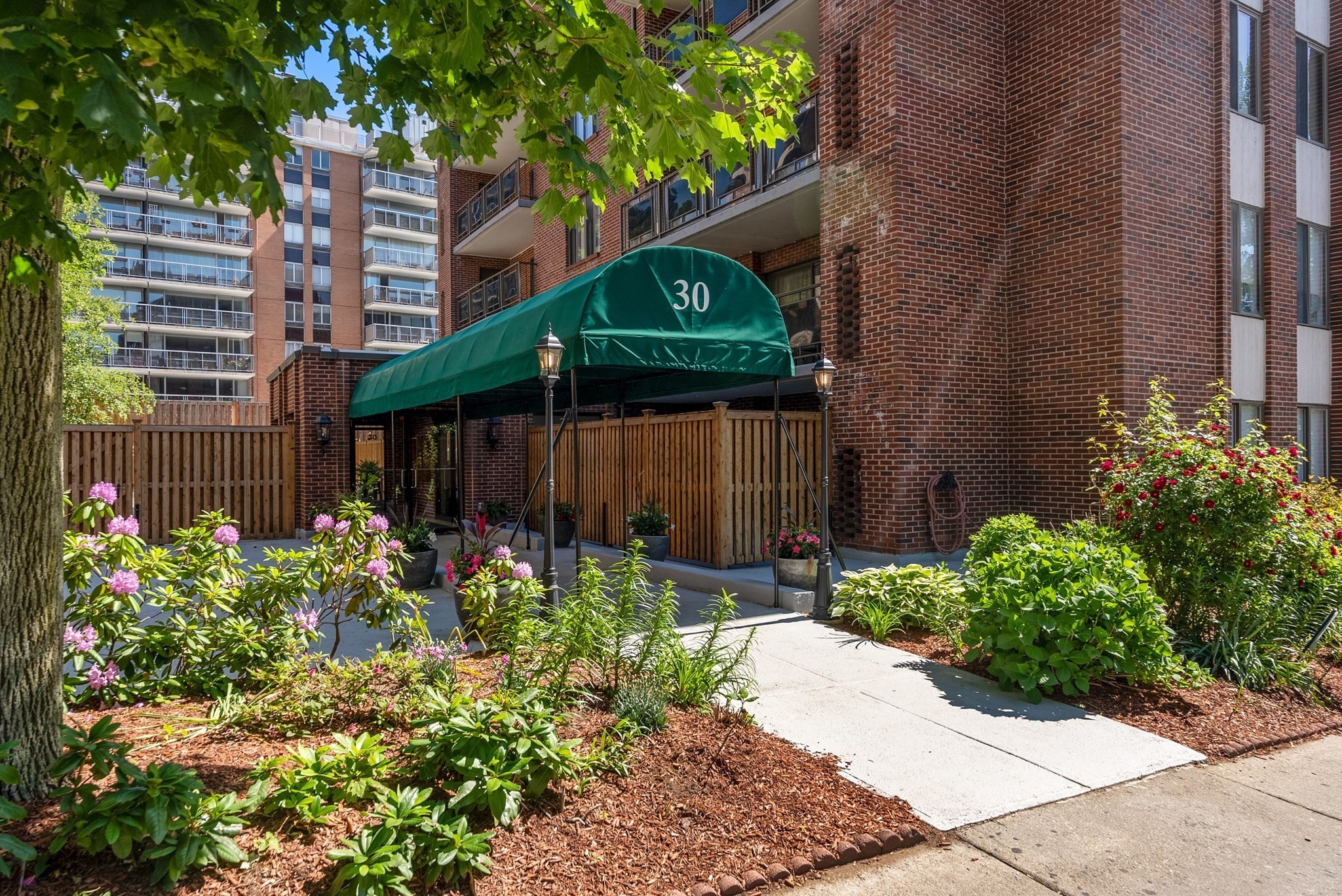 30 Stearns Rd Unit PHB, Brookline, MA 02446